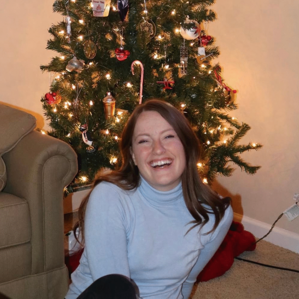 MC xmas tree grey turtleneck square